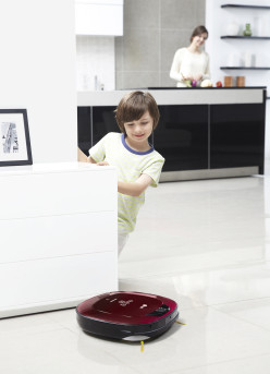 LG HOM-BOT SQUARE: IL COMPAGNO IDEALE PER VACANZE SENZA PENSIERI